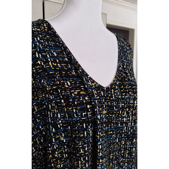 J. Jill Wearever Collection V-neck top in 2X  black blue pattern 3/4 sleeve - Picture 3 of 7